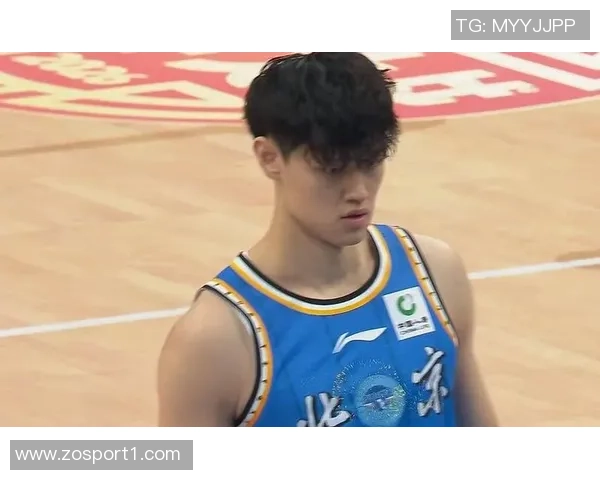 曾凡博未能上场引发热议教练与队友各有隐忧与考量