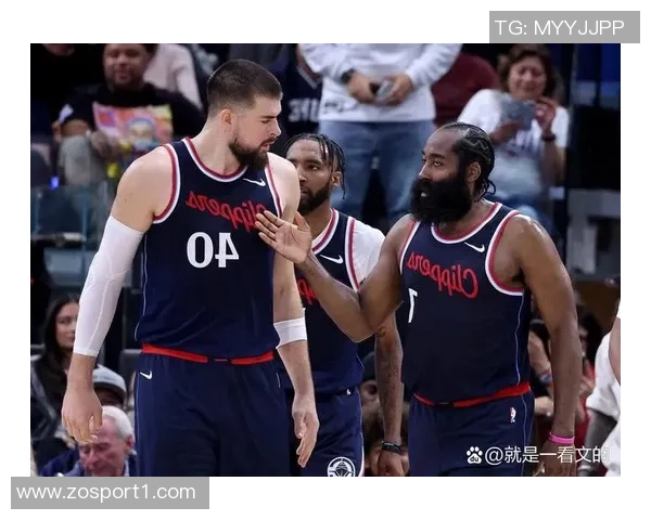 快船队员时尚便装入场哈登与伦纳德携手全员出击迎战新挑战 快船队员时尚便装入场哈登与伦纳德携手全员出击迎战新挑战